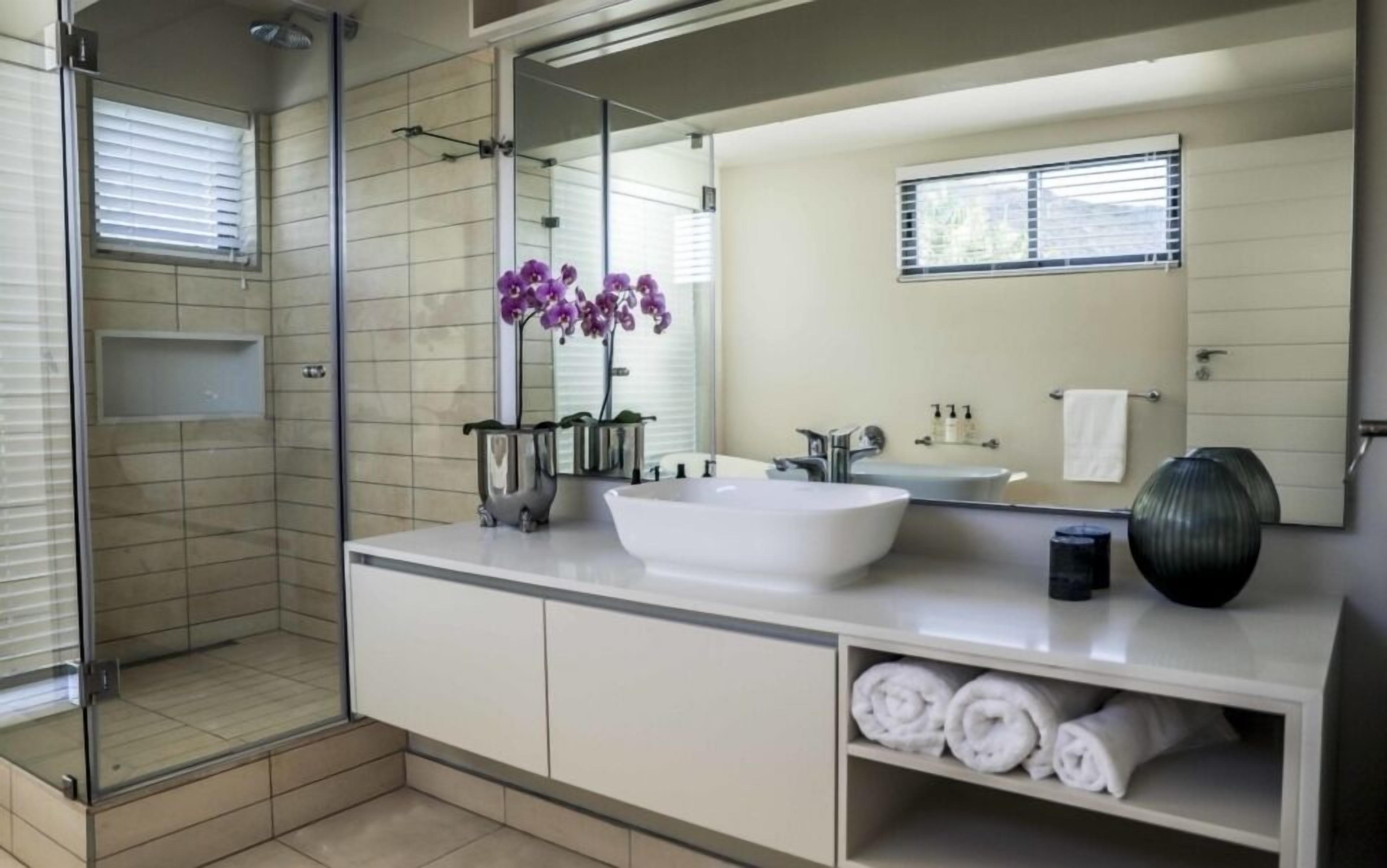 Luxury Penthouse, 3 Bedrooms | Bathroom | Towels, soap, shampoo, toilet paper
