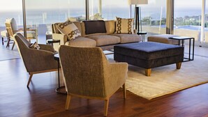 Penthouse Cao cấp, 3 phòng ngủ | Khu phòng khách