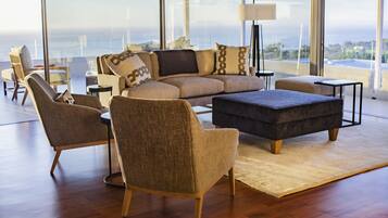 Luxury Penthouse, 3 Bedrooms | Living area