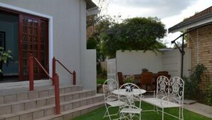Terrace/patio - Jock-Inn Guest House (Bloemfontein)