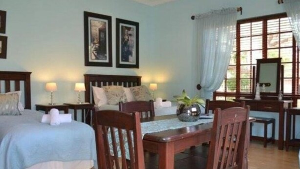 Laptop workspace, free WiFi, individually decorated - Jock-Inn Guest House (Bloemfontein)