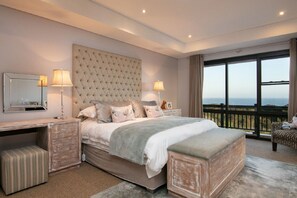 Family Penthouse, 4 Bedrooms | Individually decorated, individually furnished, laptop workspace - Knightsbridge Rentals (Ballito)