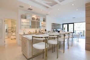 Deluxe Villa, 5 Bedrooms | In-room dining - Knightsbridge Rentals (Ballito)