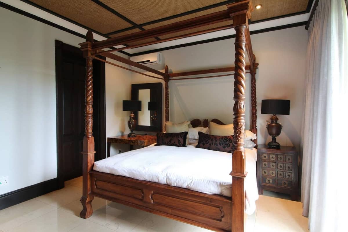 Senior House, 4 Bedrooms