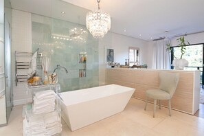 Deluxe Villa, 5 Bedrooms | Deep-soaking bathtub - Knightsbridge Rentals (Ballito)