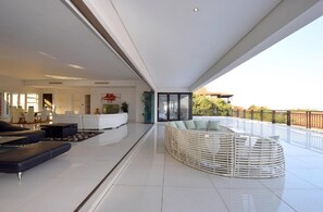 Lobby sitting area - Knightsbridge Rentals (Ballito)