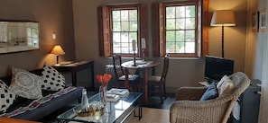 Living room - Abigails Garden Cottage (Montagu)
