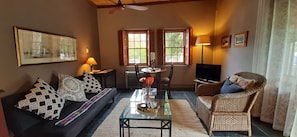 Living room - Abigails Garden Cottage (Montagu)
