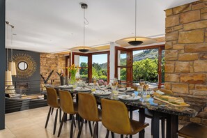 Luxury House, 5 Bedrooms | Dining room