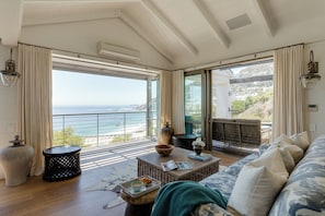 Luxury House, 4 Bedrooms | Living area