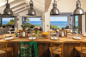 70-inch Smart TV with digital channels, TV - Bungalow Ulusaba (Cape Town)