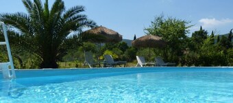 belle maison en pierre de 200 ans m. Piscine, à 15 minutes de la mer