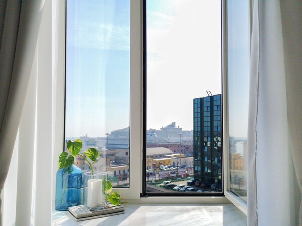 Classic Double Room (4th floor, stair access only) | City view - B&B Civico 13 (Naples)