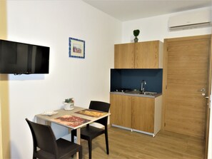 Chambre Confort, 1 chambre (3) | Coin séjour | Télévision à écran plat