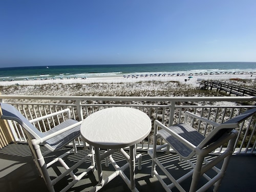 #302- TOP FLOOR, GULF FRONT! NOW BOOKING SPRING AND SUMMER! BCH SERVICE INCL!