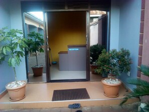 Free daily English breakfast