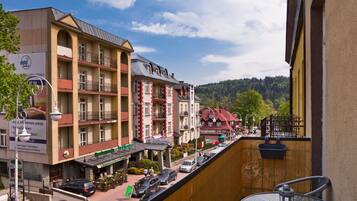 Grand Apartment | Balcony