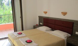 Soundproofing, iron/ironing board, free cots/infant beds, free WiFi - Gouvia House Luxury Apartments (Corfu)