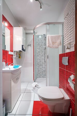 商务公寓 | 浴室 | 淋浴设施、免费洗浴用品、吹风机、毛巾