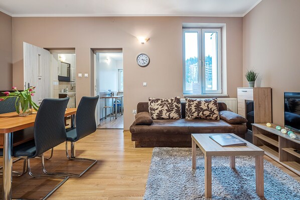 Grand Apartment | Living room
