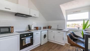 Two-Bedroom Apartment | Private kitchen | Full-sized fridge, microwave, oven, stovetop