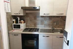 Lejlighed - 1 soveværelse - balkon | Privat køkken | Køleskab/fryser i fuld størrelse, ovn, kogeplade, kaffe-/temaskine