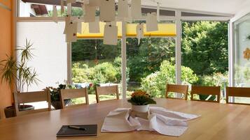 Rumah, beberapa kamar | Makan di kamar