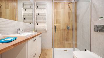 Superior Apartment | Bathroom | Towels
