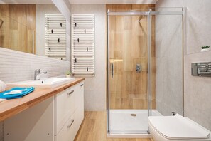 Superior Apartment | Bathroom | Towels