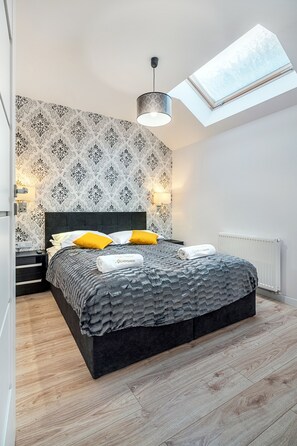 2 عدّة غرف نوم ومكواة/لوح كي وواي فاي مجانًا وملاءات أسرّة