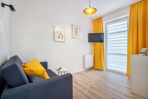 Superior Apartment | 2 bedrooms, iron/ironing board, free WiFi, bed sheets