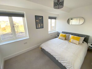 Executive Apartment | 2 bedrooms, individually decorated, individually furnished - Urbanside Penthouse (Yeovil)