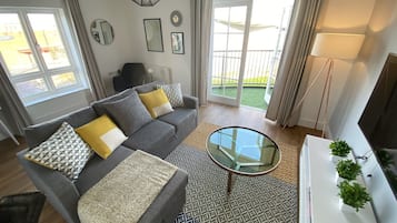 Executive Apartment | Living room | Flat-screen TV