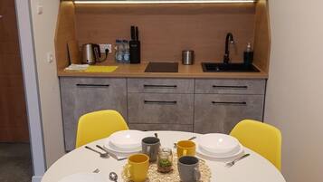 Fridge, microwave, stovetop, coffee/tea maker