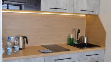 Fridge, microwave, stovetop, coffee/tea maker