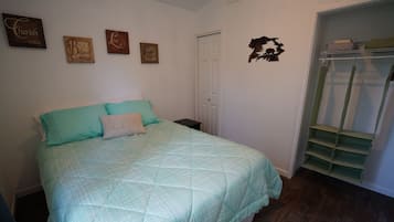 Premium bedding, in-room safe, individually decorated