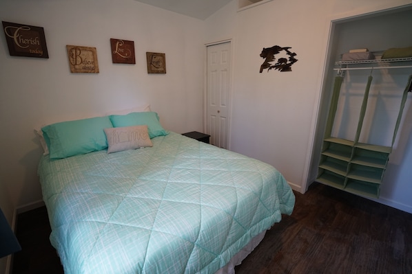Premium bedding, in-room safe, individually decorated