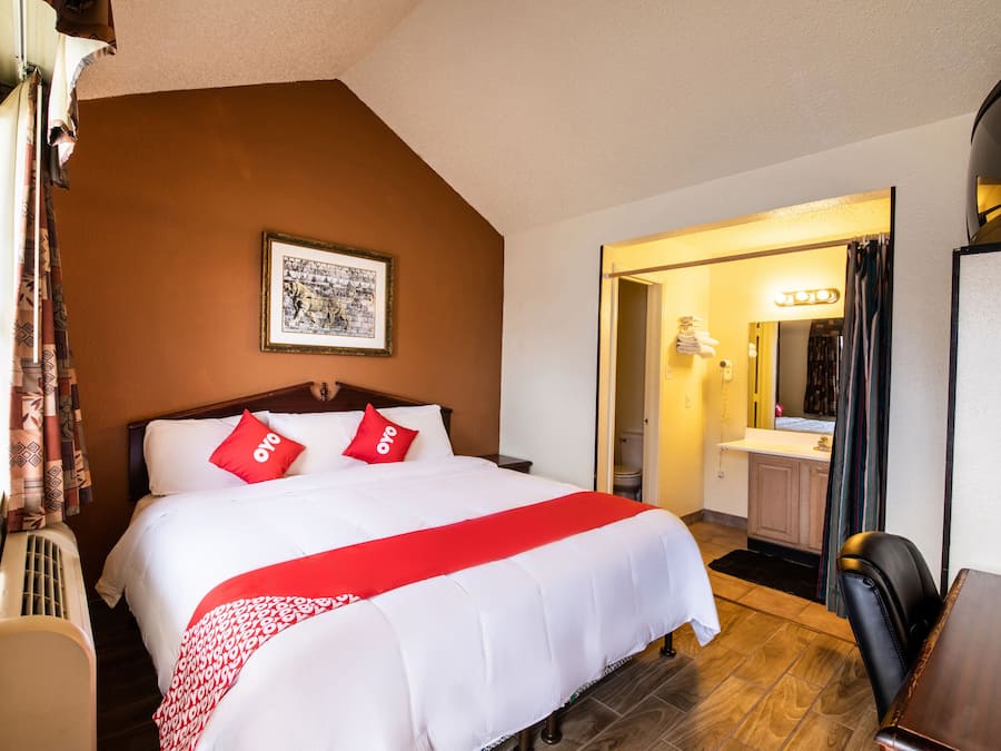 Desk, free WiFi, bed sheets