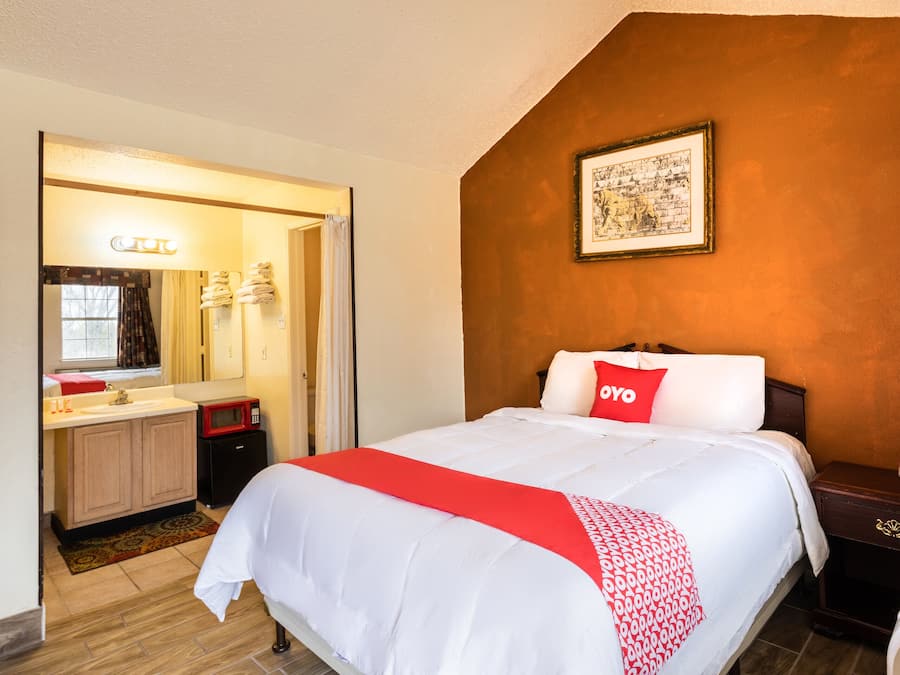 Escritorio, wifi gratis y ropa de cama