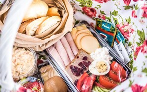 Daily to-go breakfast (PLN 35 per person)