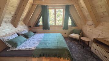 Cabin, 3 Bedrooms | 3 bedrooms, individually decorated, laptop workspace, iron/ironing board