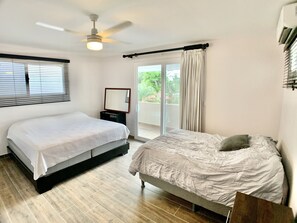 5 bedrooms - Casa Sunset - Ocean View House - Private Courtyard with Pool - Steps to Sand! (Jaco)