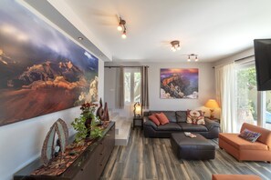 Smart TV, lareira, pebolim, mesa de pingue-pongue