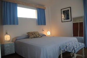3 chambres, coffres-forts dans les chambres, fer et planche Ă repasser