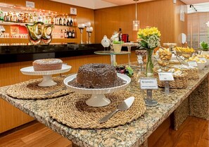 Free daily buffet breakfast  - Hotel Nacional Inn Residence Campinas Cambuí (Campinas)
