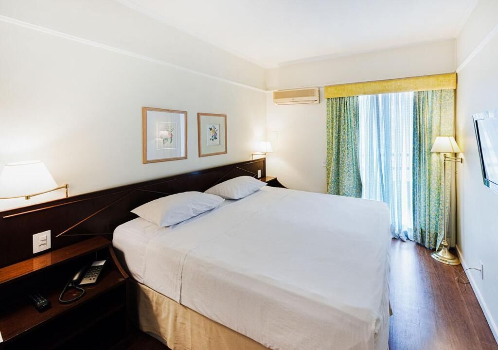 Suite Deluxe, 1 cama de matrimonio | Caja fuerte, escritorio, espacio para trabajar con un portátil