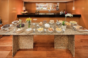 Free daily buffet breakfast