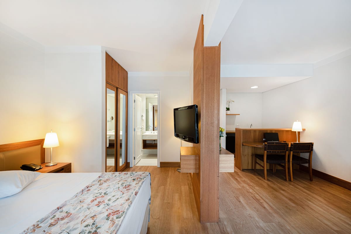 Classic Suite | 1 bedroom, in-room safe, desk, laptop workspace