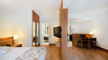 Suite clásica | Caja fuerte, escritorio, espacio para trabajar con un portátil