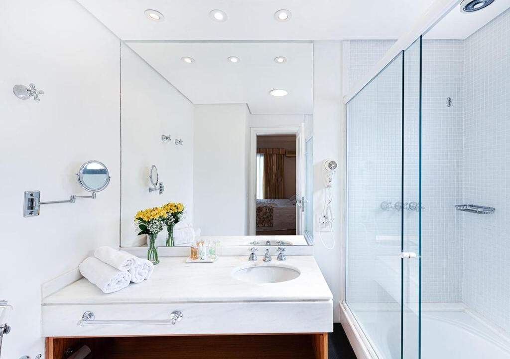Suite estudio superior, 1 cama de matrimonio (Studio) | Baño | Secador de pelo, toallas, jabón y champú